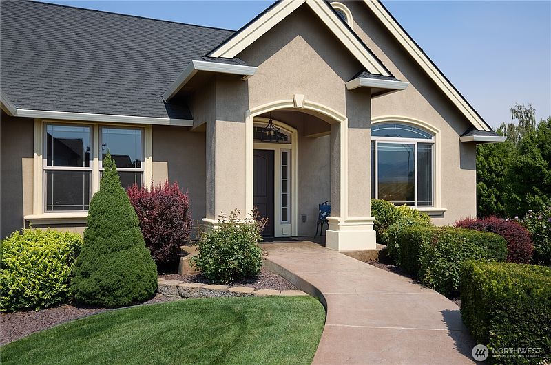 2nd image of 404 Coyote Ridge Dr
