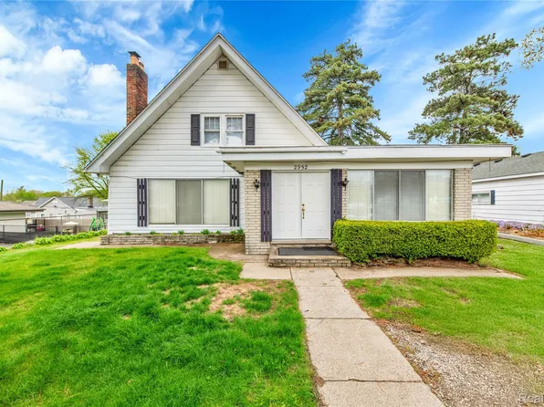 2952 Prynne St, Keego Harbor, MI 48320