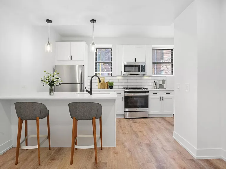 2219 N Hamilton Ave #6 — Photo 3