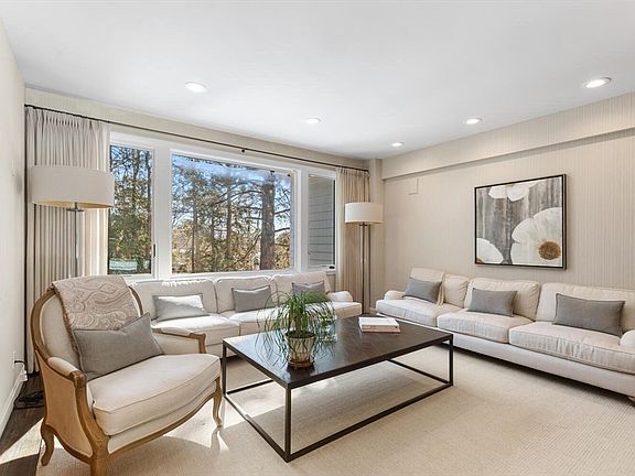 2nd image of 9 Singletree Rd