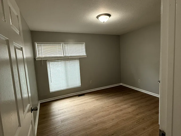 800 Lullwater Rd — Photo 29