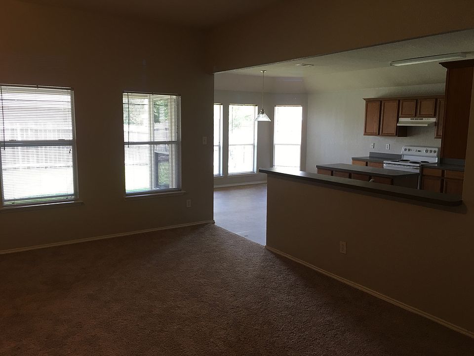 2nd image of 505 Bretts Way