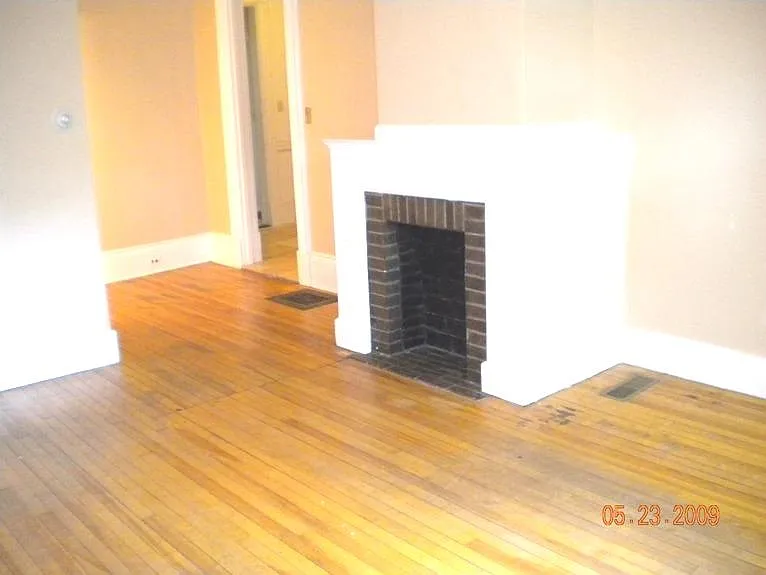 3 bed, 1.5 bath, $3,000 — Photo 3