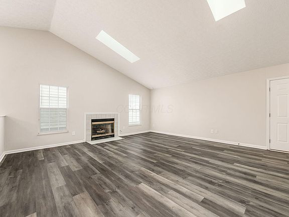 5th image of 1606 Autumn Village Dr