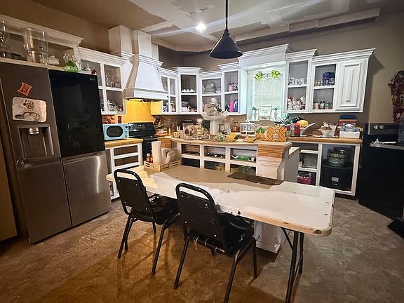 3rd image of 204 W LAKE ST