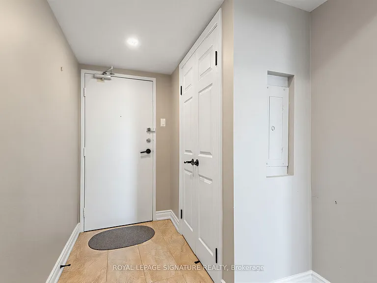8111 Yonge St #1010 — Photo 3