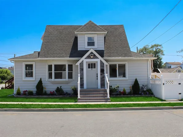 9 Franklin Street, East Rockaway, NY 11518