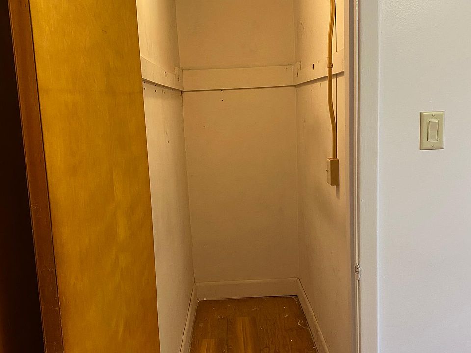 Large bedroom walk in closet