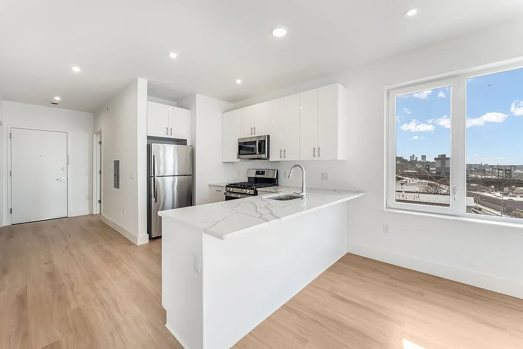 2 bed, 1198 sqft, $3,200 — Photo 3