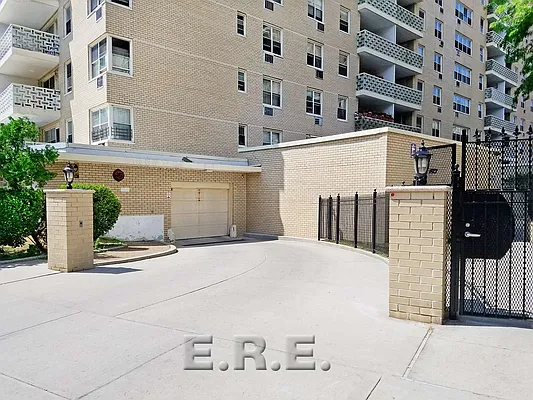 Sold by Elbe Real Estate Inc | media 43