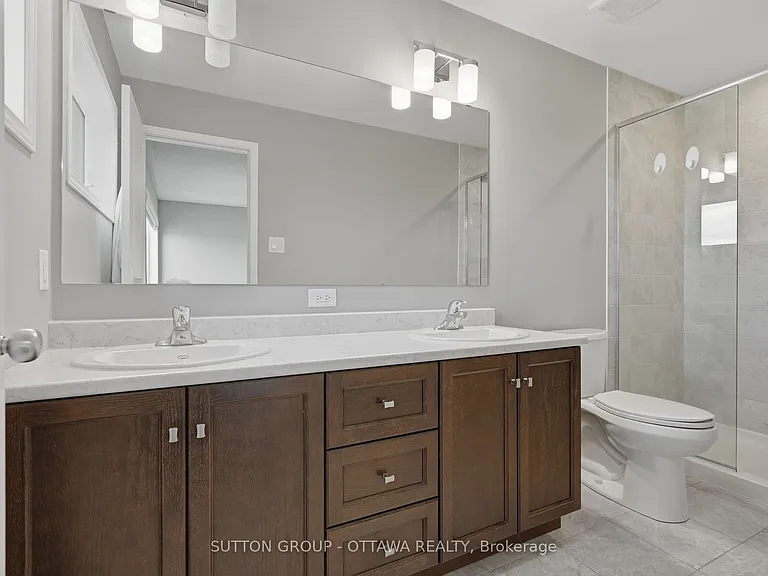 196 Jardiniere St — Photo 15