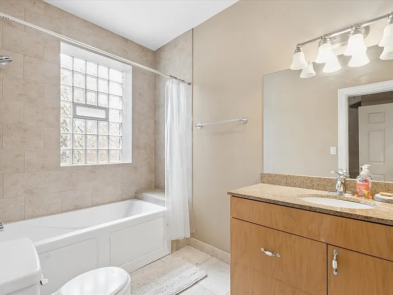 4220 S Champlain Ave #3S — Photo 14