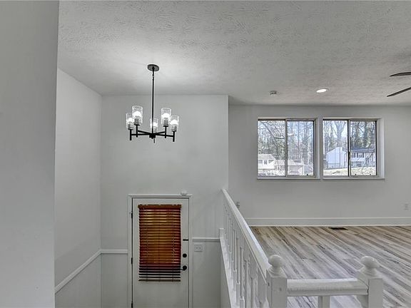 4th image of 1018 Martin Rd