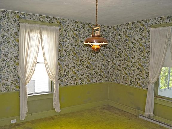 5th image of 130 Church St