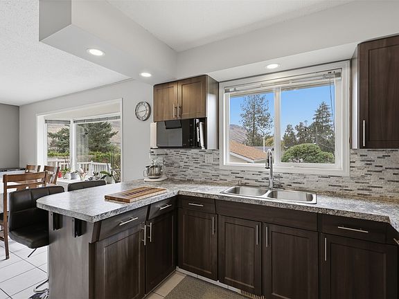 4th image of 851 Sumac Pl
