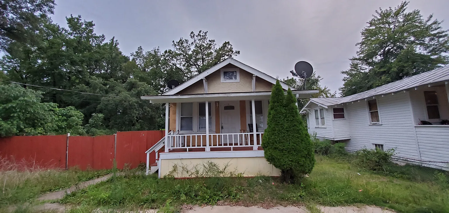 1526 Hunt Ave photo 1