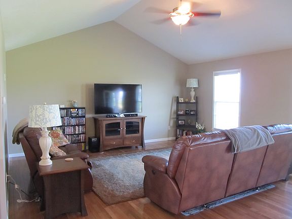 4th image of 46410 Country Lake Dr
