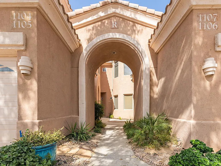 3800 S Cantabria Cir — Photo 30