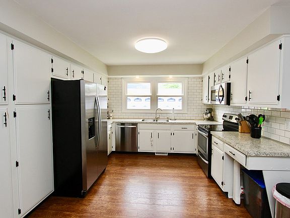 3rd image of 935 Victoria Dr