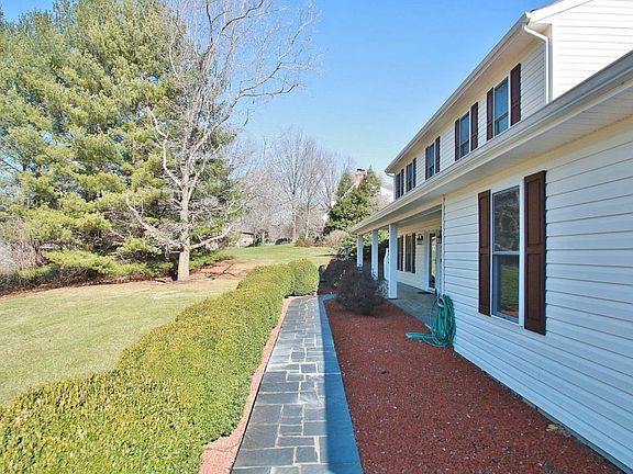5th image of 6725 Parkway Dr