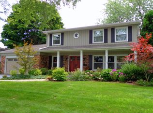 1027 Crestfield Ave, Libertyville, IL