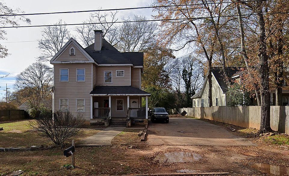 2nd image of 14 2nd Ave NE