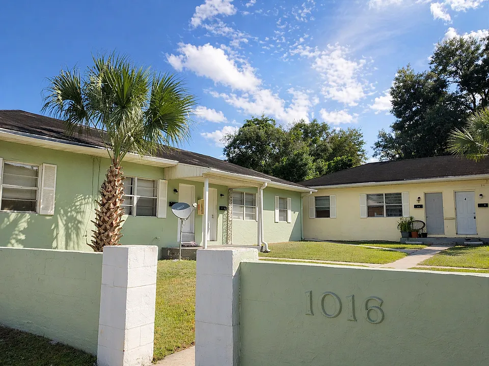 1016 E Lake Silver Dr NE