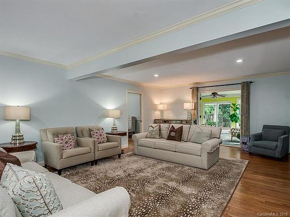 4th image of 6121 Carriagehouse Ln