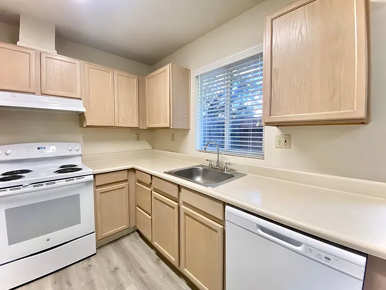 20209 Redwood Rd, Castro Valley (Downtown Castro Valley) — Photo 7