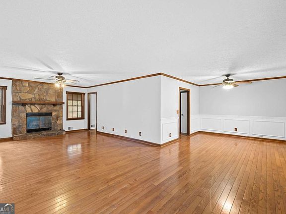 5th image of 426 Riverlake Ct