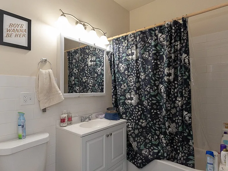 949 N Hoyne Ave #4 — Photo 18