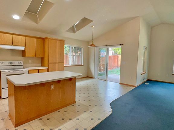 5th image of 975 NW Anjni Cir