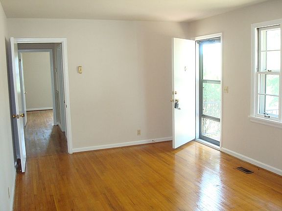 5th image of 2631 Woodberry Dr