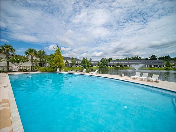 3rd image of 804 Mariners Cir