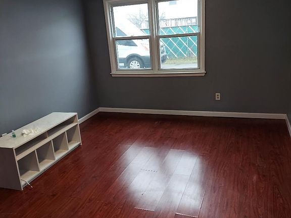 2nd image of 778 Tysens Ln