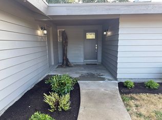 19220 75th Ave NE, Kenmore, WA 98028