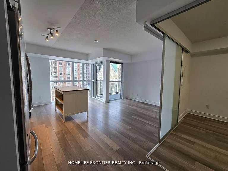 28 Ted Rogers Way E #808 — Photo 4