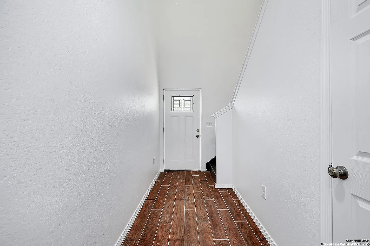3 bed, 2.5 bath, 1450 sqft, $1,500 — Photo 2