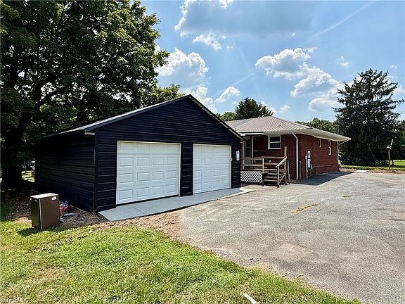 3rd image of 2022 Wicker Lovell Rd