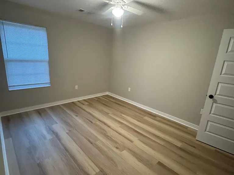 3802 Hollis Dr — Photo 9