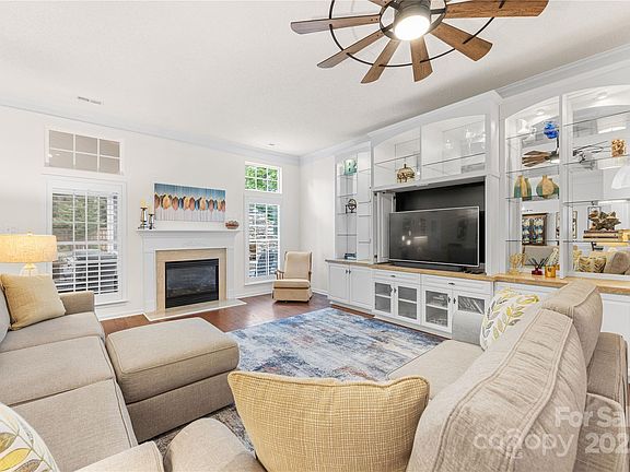 3rd image of 2910 Windsor Meadow Ln