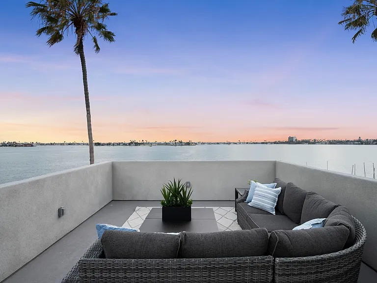 3611 Riviera Dr — Photo 47