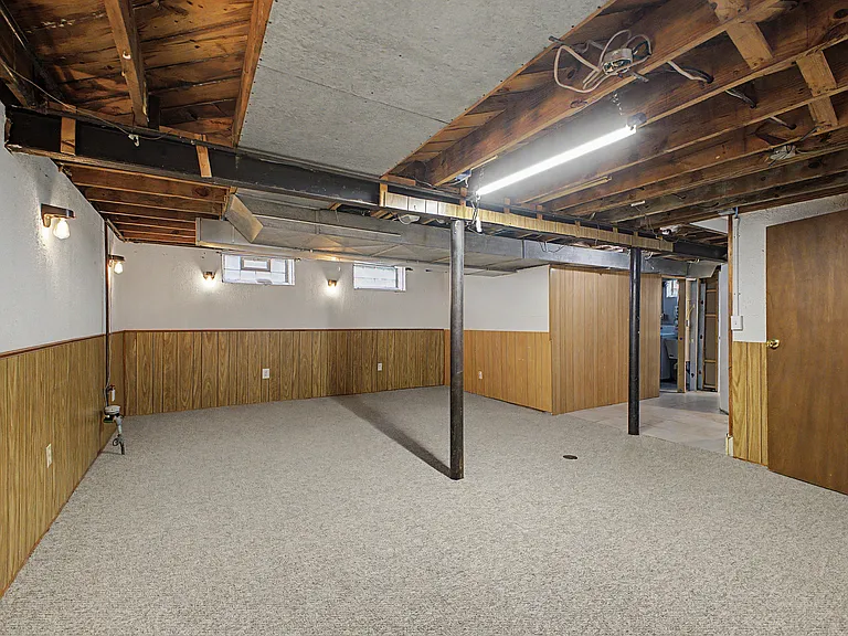 15587 Russell Ave — Photo 26