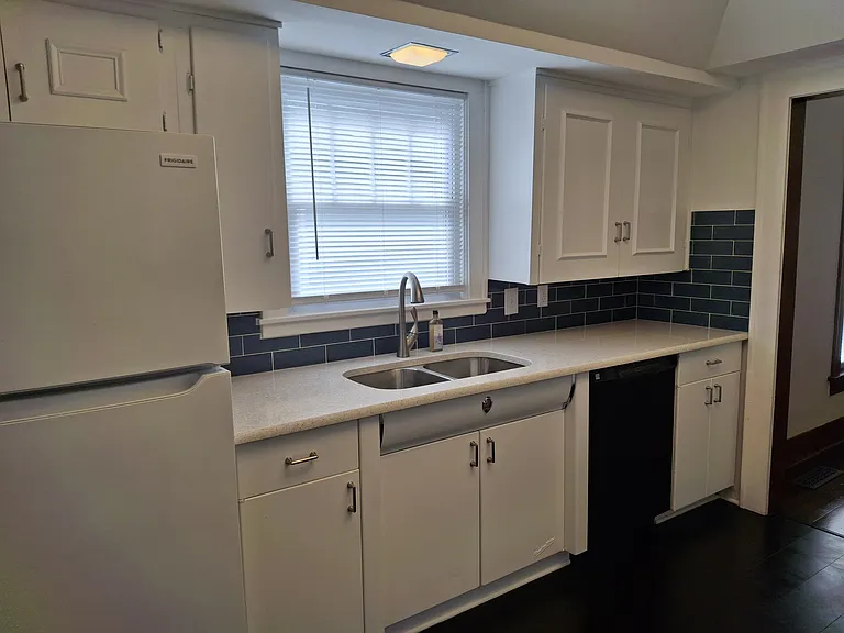 836 N Litchfield Ave — Photo 13