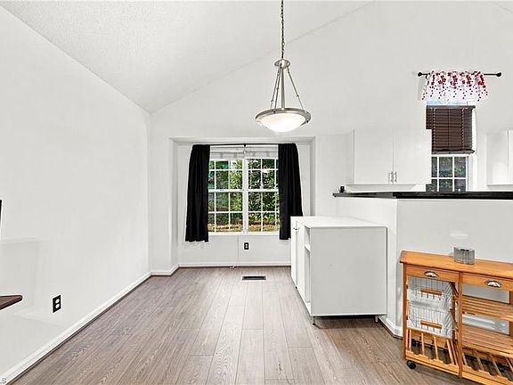4th image of 317 Wilson St