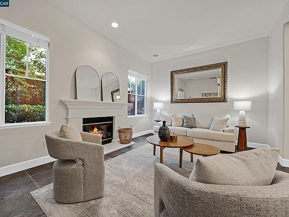 5th image of 17 Pinewood Pl
