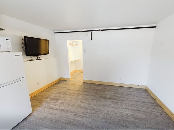 4th image of 424 Lincoln Ave #106