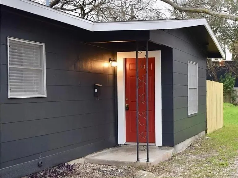 607 Nelray Blvd #B — Photo 2