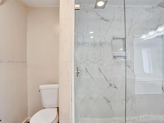 3rd image of 610 Carolina Ave #2