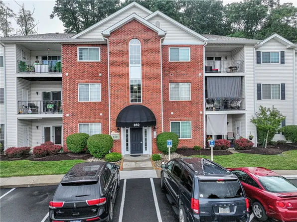 850 Hidden Ridge Ct APT 101, South Park, PA 15129